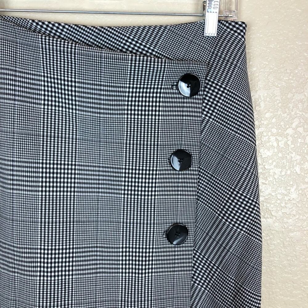 Nwot Zara Check Print Large Button Midi Skirt. - image 6